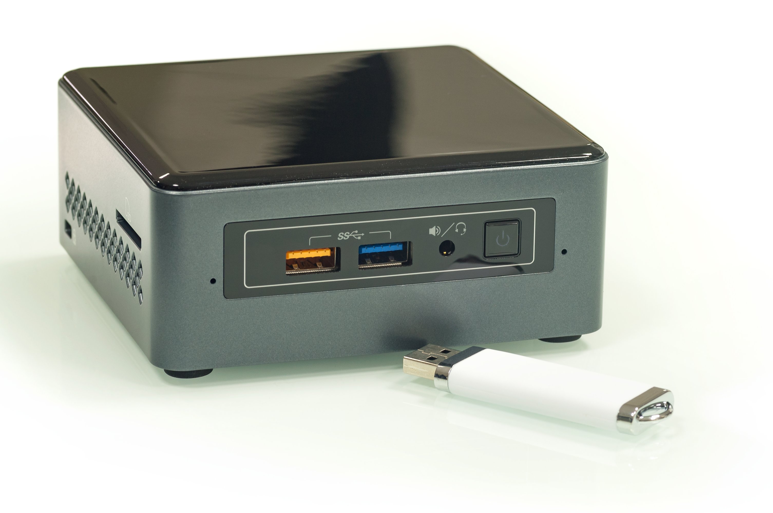 NUCとUSB