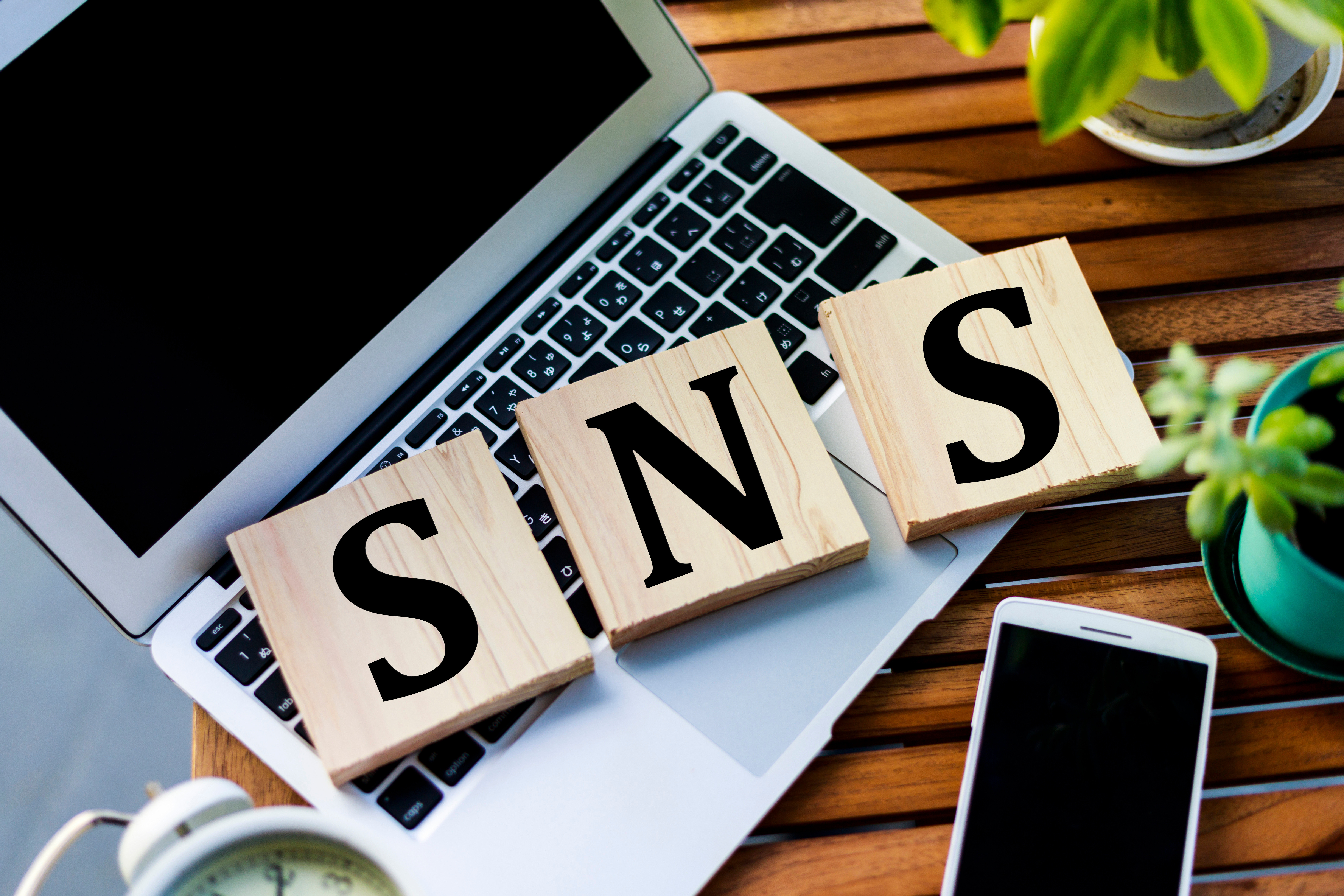 GA4でSNSからの流入を確認する方法は?レポート・探索での確認手順を解説 サムネイル画像