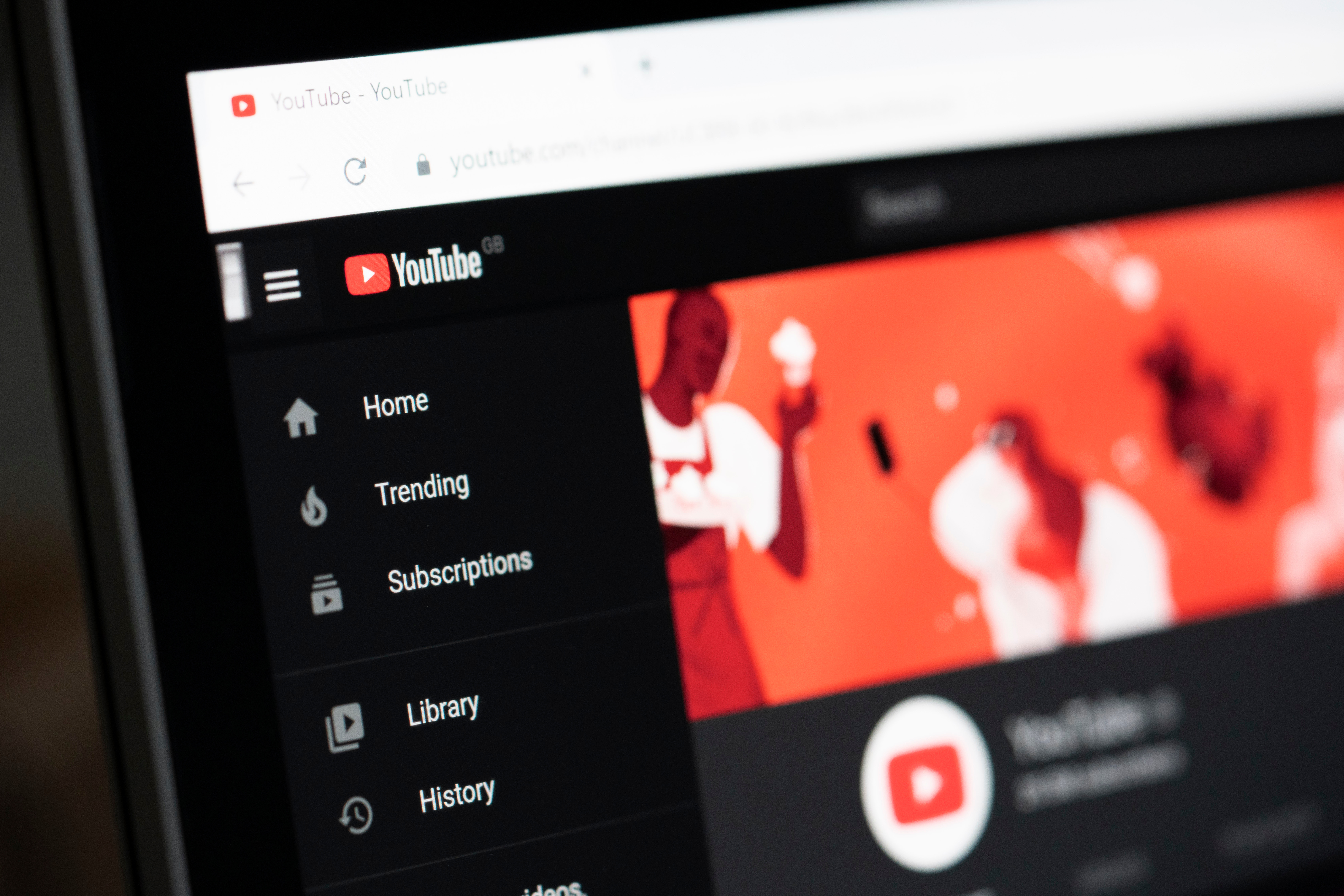 企業が運営するYouTubeの登録者数が増えない原因と解決方法 サムネイル画像